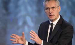 Szef NATO Stoltenberg: wojna najpewniej skończy się przy stole negocjacyjnym, ale musimy Ukrainie pomóc na polu bitwy