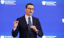 Premier: od września tego roku wszyscy uczniowie IV klas otrzymają nieodpłatnie laptopy