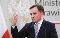 Minister sprawiedliwości: UE eskaluje żądania wobec naszego kraju, wyciąga brudne łapska po polskie dzieci