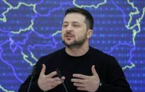 Prezydent Zełenski: sytuacja na froncie coraz cięższa