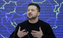 Prezydent Zełenski: sytuacja na froncie coraz cięższa