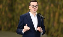 Premier: razem z polskimi strażakami w akcji ratunkowej w Turcji uczestniczyła grupa medyków z ZPHM