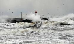 IMGW ostrzega przed silnym wiatrem w całym kraju