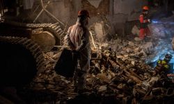 Turcja: trzy żywe osoby wyciągnięto spod gruzów 296 godzin po trzęsieniu ziemi