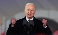 Prezydent Biden stwierdza że Kijów dumnie się trzyma i jest wolny