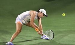 Turniej WTA w Dubaju - Świątek przegrała z Krejcikovą w finale