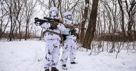 Prezydent Zełenski: dowódcy opowiadają się za dalszą obroną Bachmutu