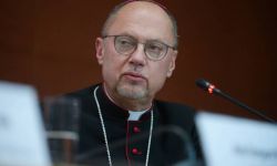Bp Oder: Benedykt XVI pozostawił nam świadectwo swojego głębokiego przekonania o świętości Jana Pawła II