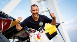 Łukasz Czepiela wylądował na szczycie wieżowca w Dubaju!