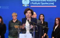 Minister Maląg: na ten moment nie pracujemy nad zamianą świadczenia 500+ na 800+