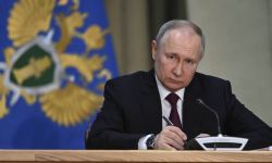 Międzynarodowy Trybunał Karny wydał nakaz aresztowania Putina oskarżając go o odpowiedzialność za zbrodnie wojenne na Ukrainie