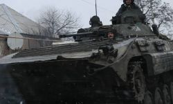 Ukraina: Rosjanie próbują zablokować wjazd do Bachmutu, trwają walki