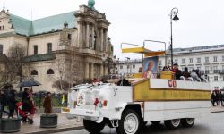 Warszawa: Narodowy Marsz Papieski dotarł do Placu Zamkowego