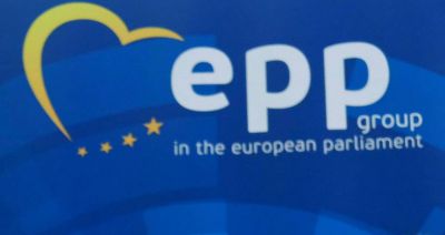 Euractiv: we wtorek belgijska policja weszła do siedziby Europejskiej Partii Ludowej w Brukseli; skonfiskowała komputery