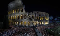 Droga Krzyżowa w Koloseum: obraz wojen, tortur, przemocy, cierpienia, terroru