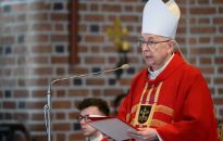 Abp Gądecki: pozwólmy Zmartwychwstałemu oświecać każdy moment naszego życia