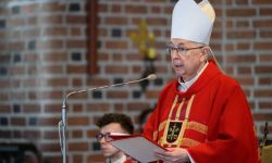 Abp Gądecki: pozwólmy Zmartwychwstałemu oświecać każdy moment naszego życia