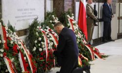 Prezydent w Świątyni Opatrzności Bożej złożył wieńce przy grobach ofiar katastrofy smoleńskiej