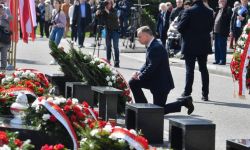 Prezydent Duda na Wojskowych Powązkach uczcił ofiary katastrofy smoleńskiej