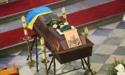 Wielkopolskie: zabity w Ukrainie polski ochotnik został pochowany w piątek w Bralinie