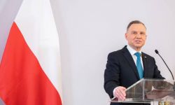 Prezydent Duda o dyslokacji rosyjskiej broni jądrowej: Putin próbuje prężyć muskuły i straszyć świat