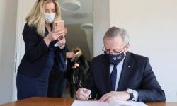 Gliński: w marcu 2022 r. w trakcie mojej wizyty w Dachau Niemcy nie zgodzili się na zaproponowany przez nas wpis do księgi pamiątkowej