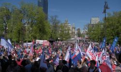 Warszawa: spod Pałacu Kultury ruszył pierwszomajowy marsz Lewicy i związków zawodowych