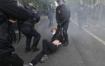 Francja: 540 zatrzymań i 406 rannych policjantów i żandarmów podczas pierwszomajowych demonstracji