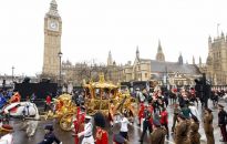 W. Brytania: zakończyła się koronacja, para królewska wraca do Pałacu Buckingham