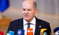 Kanclerz Niemiec w PE: Unia musi zintensyfikować wysiłki na rzecz wspólnych zakupów amunicji dla Kijowa