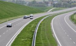 Rząd przyjął w środę projekt ustawy o zniesieniu opłat za autostrady zarządzane przez GDDKiA