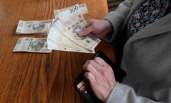 Minister Maląg: w 2024 r. płaca minimalna wyniesie powyżej 4,2 tys. zł