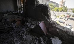 Kijów i obwód kijowski celem ataku rakietowego; w kilku miejscach upadły odłamki rakiet