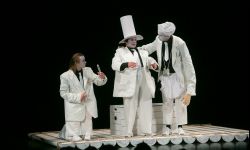  Gdy się trzech głodnych "Na pełnym morzu" spotyka?