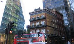 Angielska prowincja i pędzący Londyn na chwilę przed świętami 