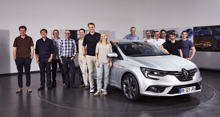 Nagrodę Designera Roku 2016 od pisma Autocar otrzymał Laurens van den Acker