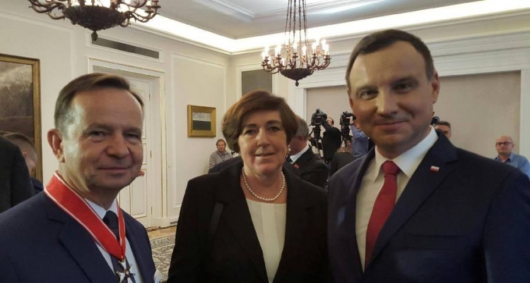 Władysław Ortyl w 2015 roku został odznaczony przez prezydenta Andrzeja Dudę Krzyżem Komandorskim