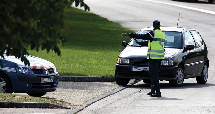 Jakie wyposażenie samochodu musimy posiadać obowiązkowo, planując zagraniczny wyjazd?