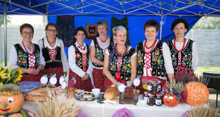 Smażenie i degustacja słynnych powideł oraz koncert Kamila Bednarka w Krzeszowie