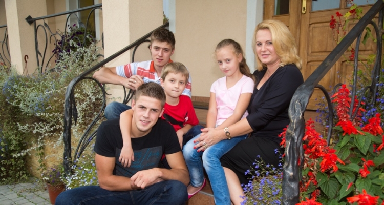 Dorota Chilik z dziećmi: Damianem, Krzysztofem, Marią i Maksymilianem (fot. T. Poźniak)