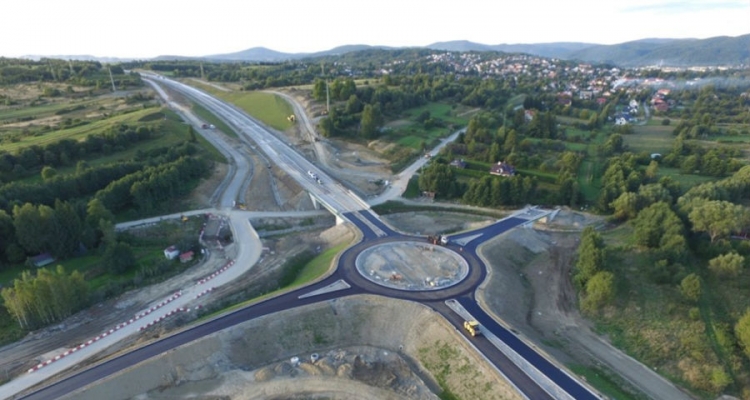 Zdjęcie lotnicze obwodnicy Sanoka wykonane w III kwartale 2019roku. Fot. GDDKiA