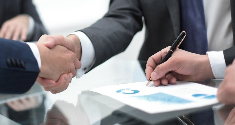 Sprzedaż na rynkach krajowych i zagranicznych - Ryzyka w transakcjach handlowych